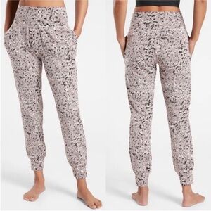 Athleta | Salutation Textured Jogger Pant size Medium